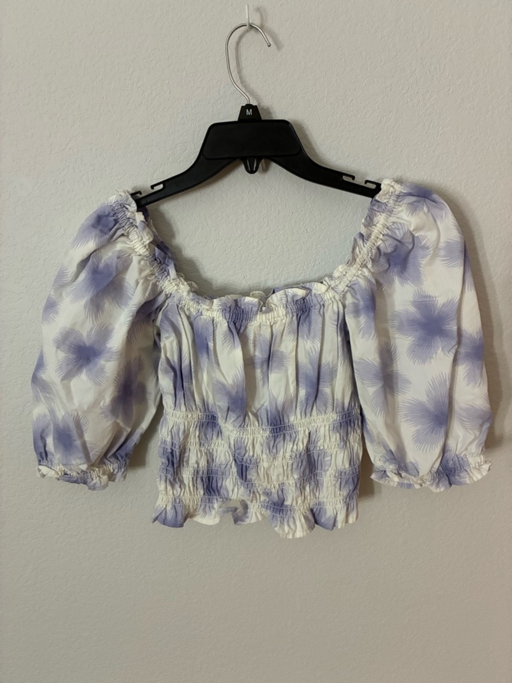 Levi’s Smocked Floral Puff Sleeve Crop Top Size S Lavender Cottagecore